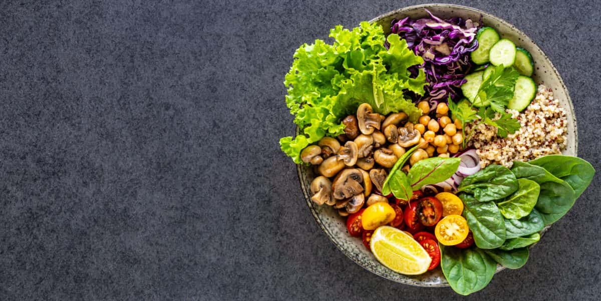 quinoa mushrooms lettuce red cabbage spinach cucumbers tomatoes bowl buddha dark top